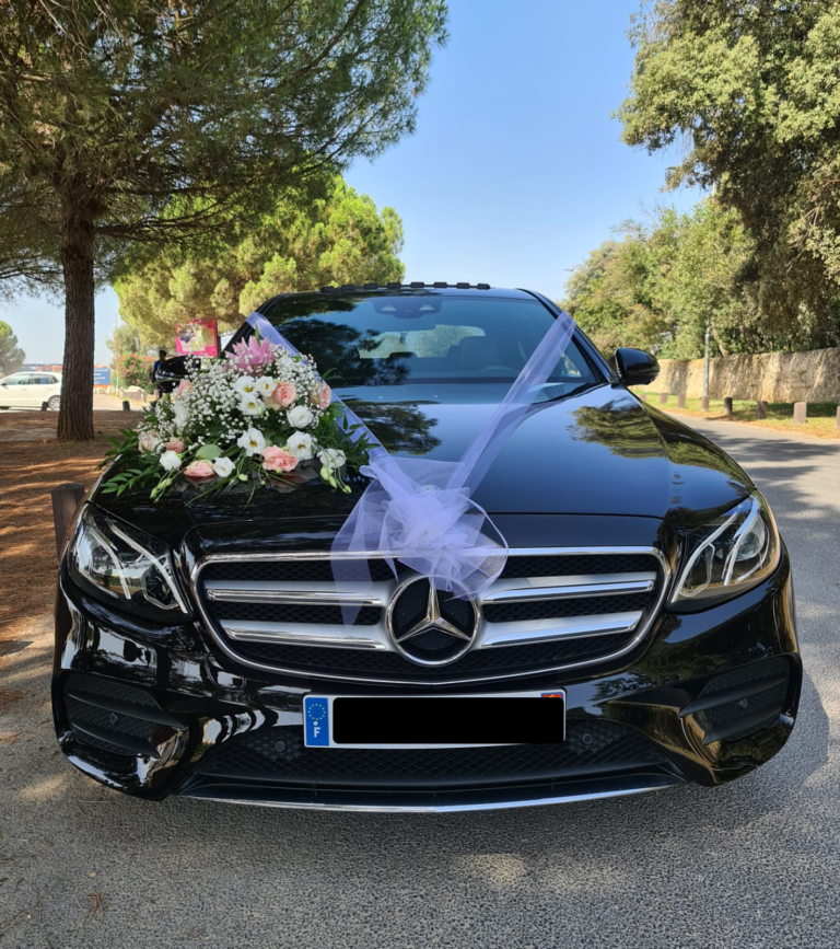 Voiture de Aquitaine Business Driver, décorée pour un mariage.